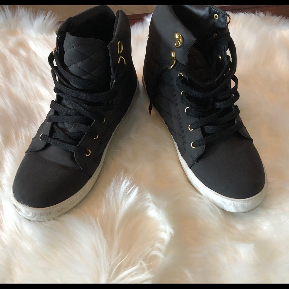 Hi-top Sneakers